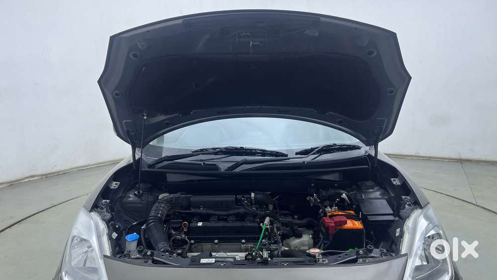 Maruti Suzuki Dzire Vxi Ags, 2024, Petrol