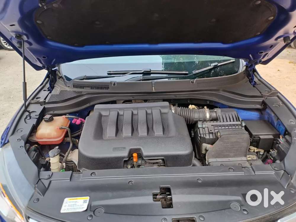 Mahindra Xuv700 Ax7 Luxury Pack Awd, 2022, Petrol