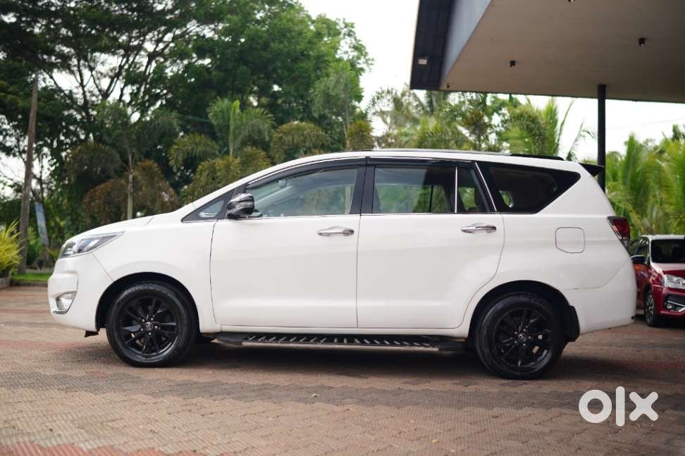 Toyota Innova Crysta 2.8z Automatic, 2017, Diesel