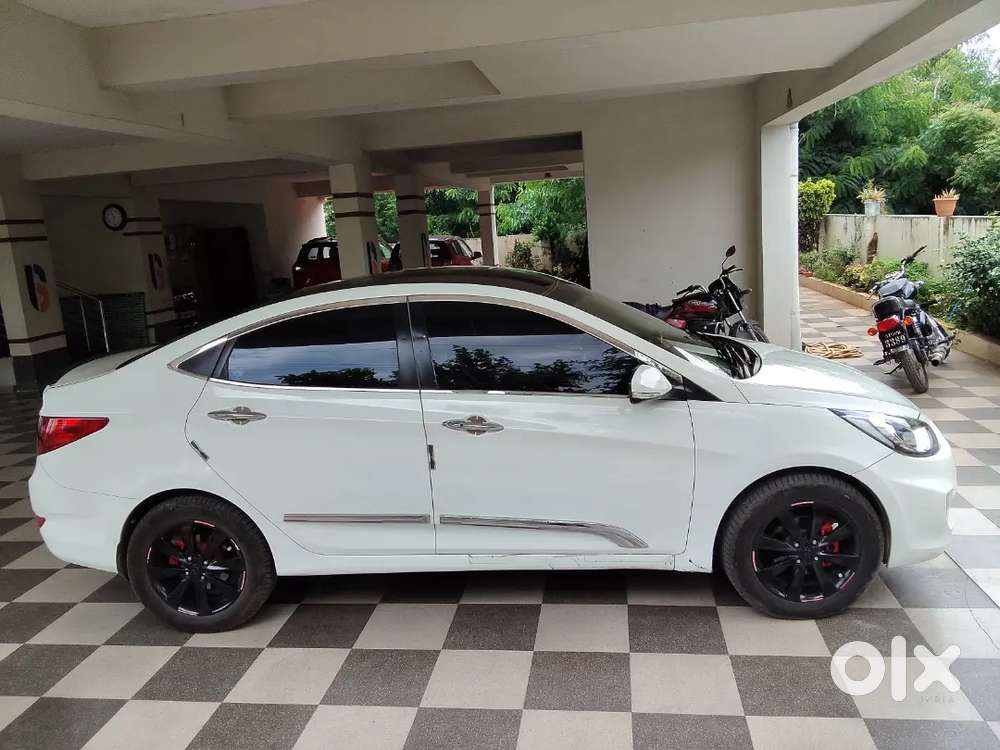 Hyundai Fluidic Verna 2011 Diesel Manual