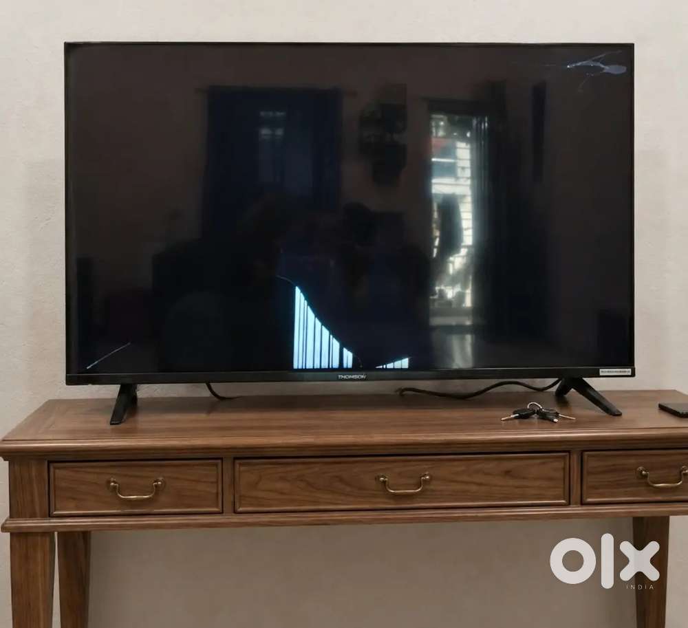 VW & Thomson 43 Full HD LED TVs  Screen Damaged  Negotiable