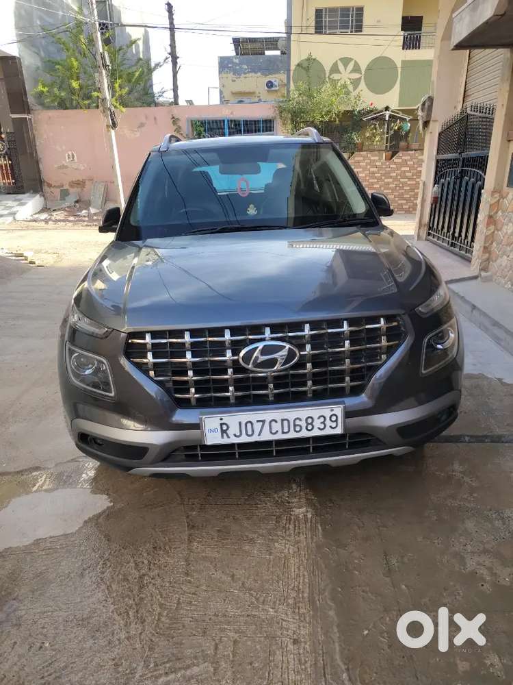Hyundai Venue 2022 Diesel 165000 Km Driven
