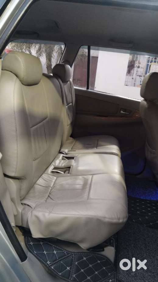 Toyota Innova 2004-2011 2.5 V Diesel 8-seater, 2011, Diesel