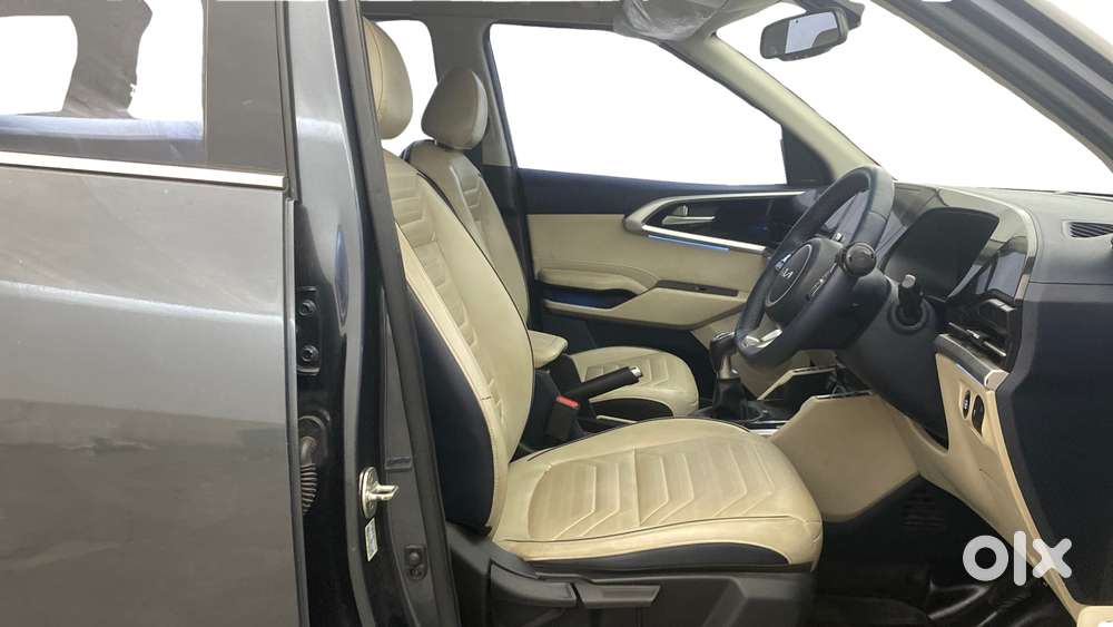 Kia Carens 1.4 Luxury Plus Dct 7 Str, 2022, Petrol