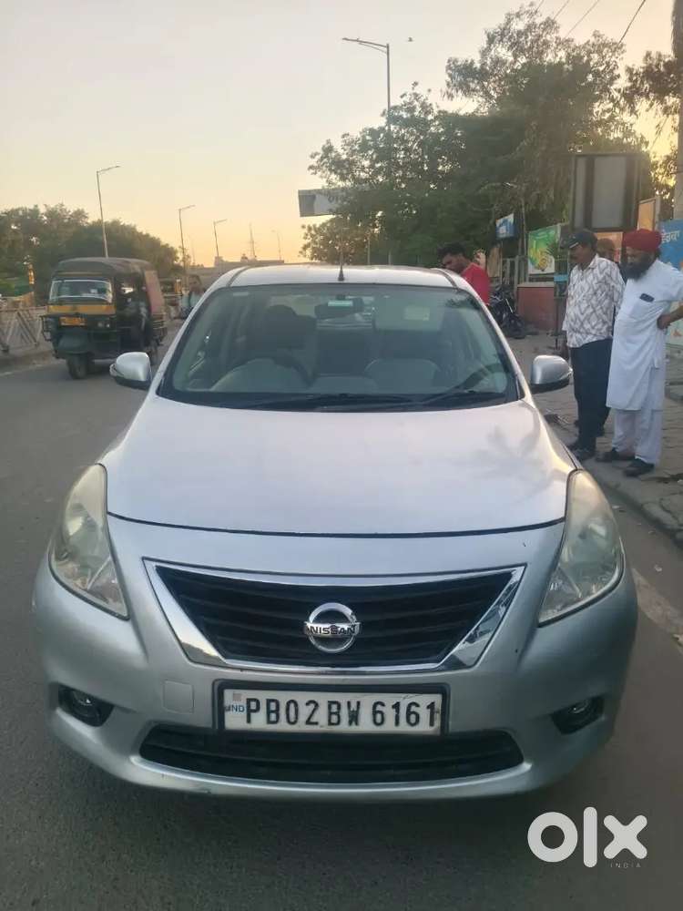 Nissan Sunny 2012