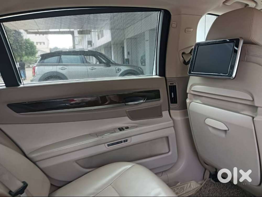 Bmw And Kia Carnival Combo Cars -well Maintained
