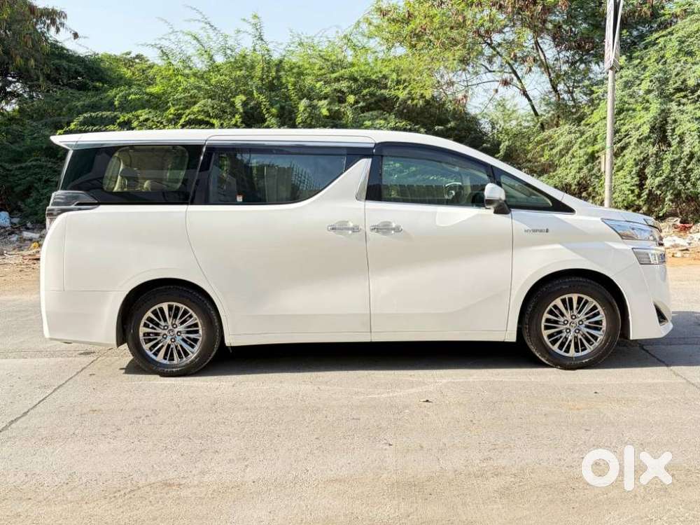 Toyota Vellfire 2.5 Hybrid, 2023, Petrol