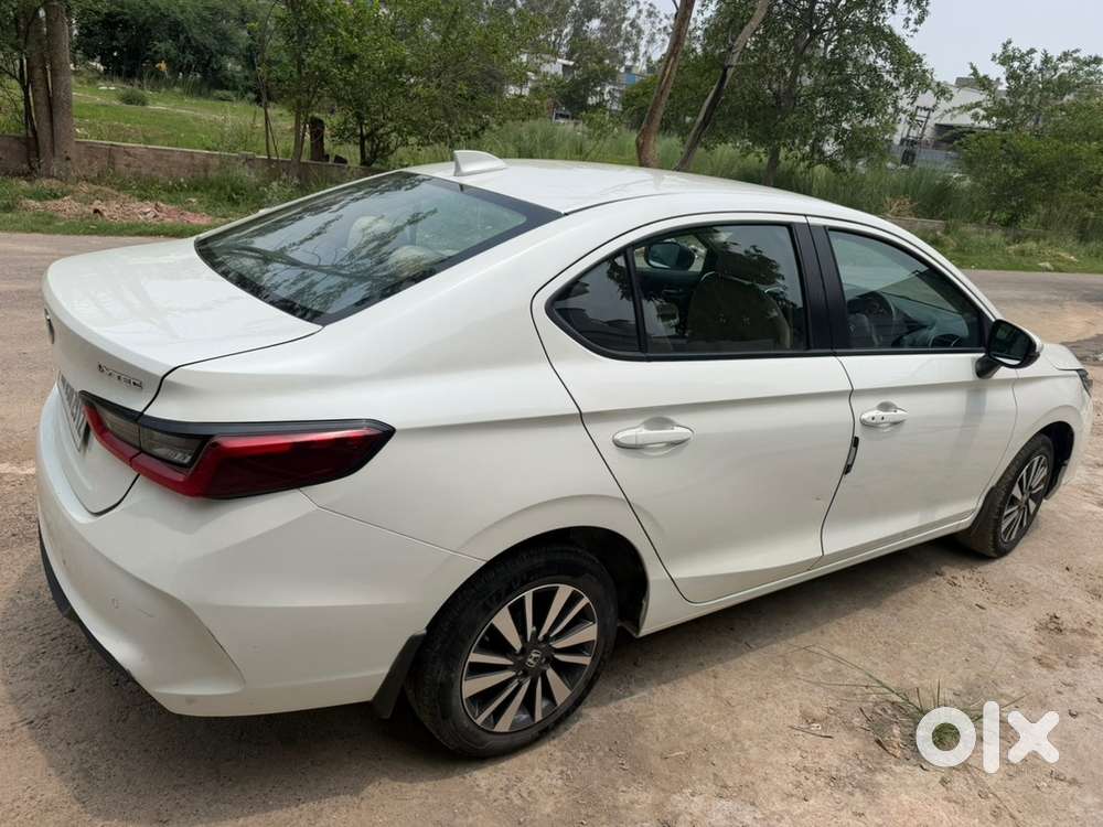 2024 Honda City V Cvt Automatic  27000kms  1st Owner  Cmony Mntnd.