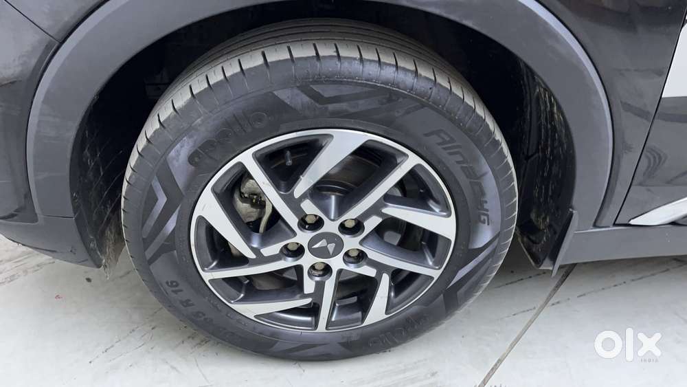 Mahindra Xuv300 W8 Option, 2023, Petrol