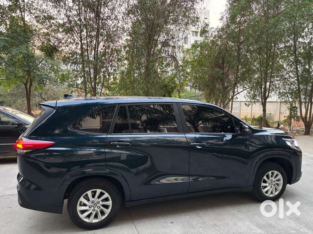 Toyota Innova Hycross 2025 Petrol 5500 Km Driven