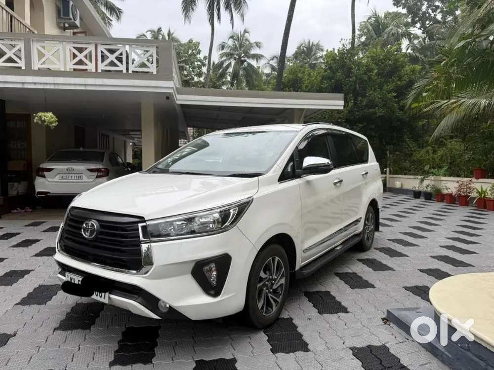 Toyota Innova Crysta 2022 Diesel 30000 Km Driven