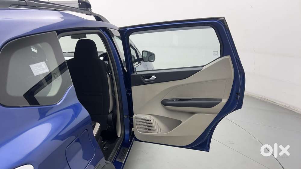 Renault Triber Rxz, 2022, Petrol