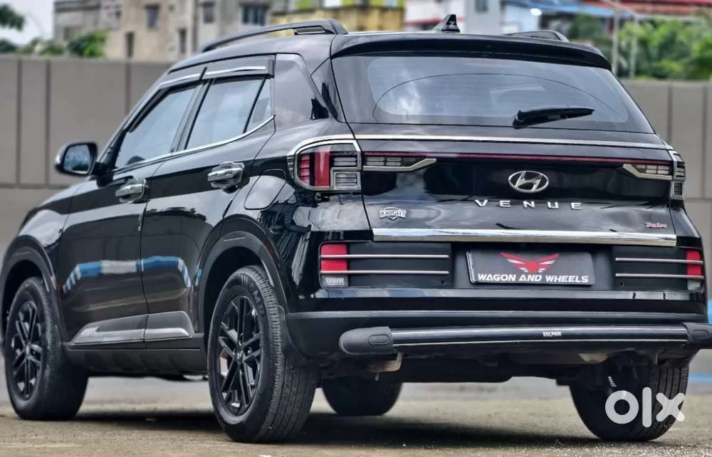 Hyundai Venue Sx(o) 1.0 Turbo Dct Knight Edition, 2023, Petrol