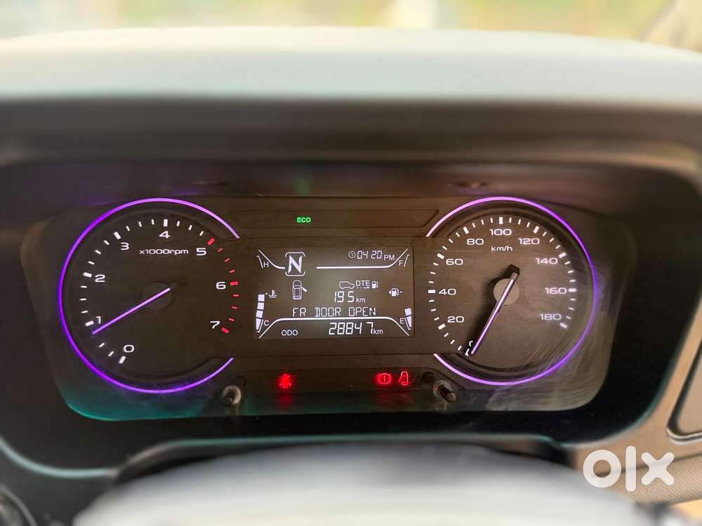 Mahindra Marazzo M2, 2019, Petrol