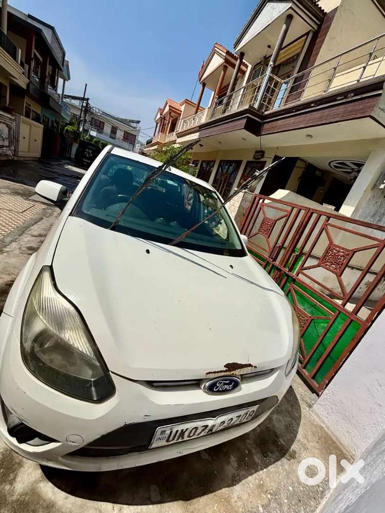 Ford Figo 2012 Petrol 125000 Km Driven