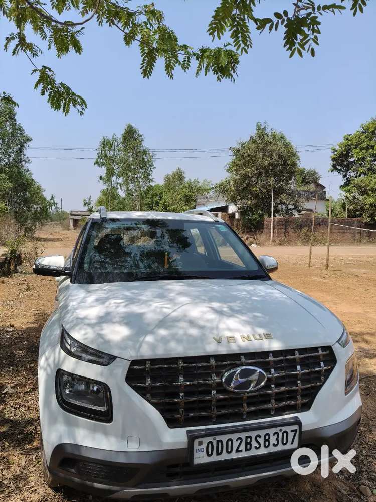 Mint Condition Manual Car Venue, Very Low Km Running In 4yr