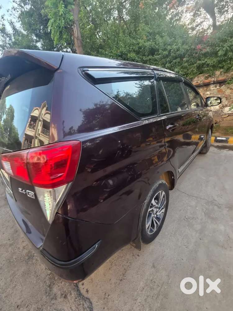 Innova Crysta 2.4g 7 Seater