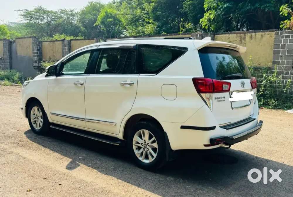 Toyota Innova Crysta 2.4 V