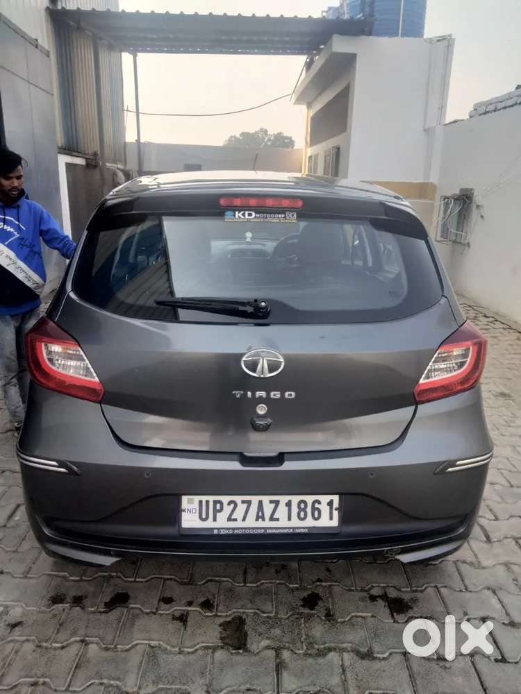 Chandra Pal  Car Beche Rahe He