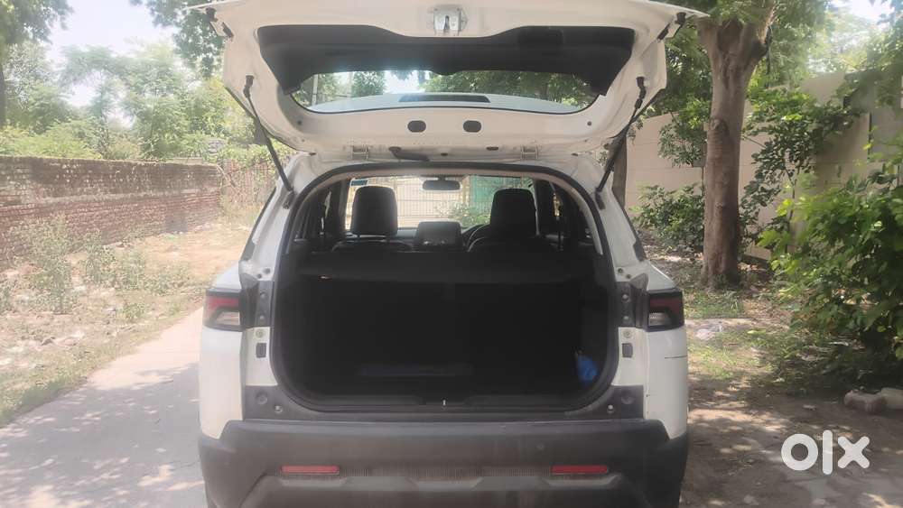 Maruti Suzuki Brezza 1.5 Lxi Smart Hybrid, 2023, Petrol