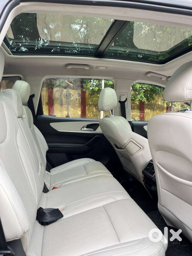 Mahindra Xuv700 2.0 Ax 7 Petrol Mt Str, 2022, Petrol