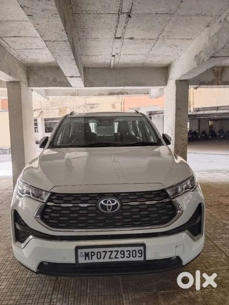 Toyota Innova Hycross 2025 Petrol+ev 6000 Km Driven