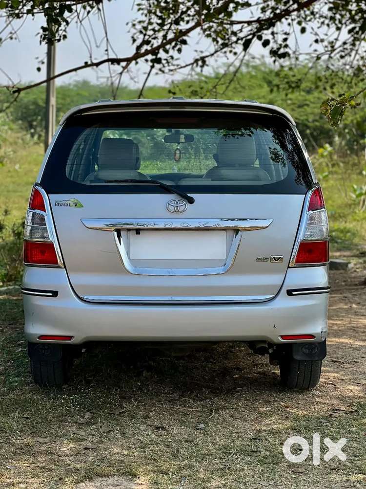 Innova 2.5 V 2012, Showroom Track Vehicle