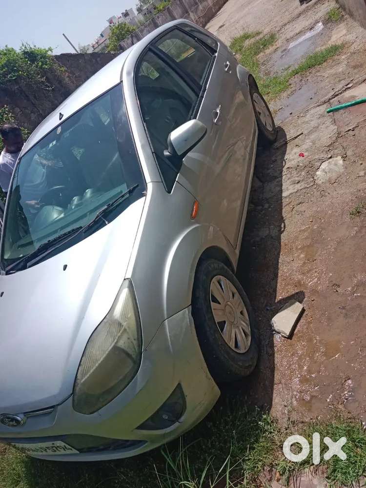 Ford Figo 1.5 Premium Siver 2012