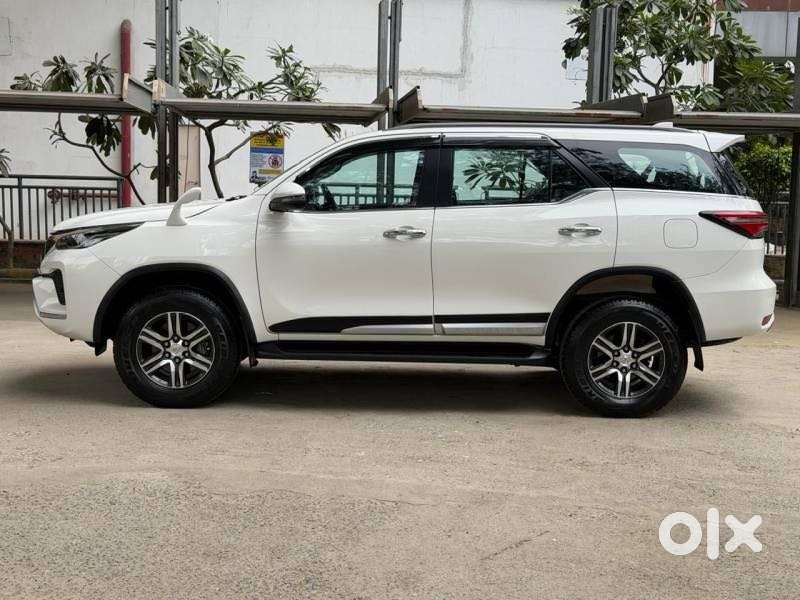 Toyota Fortuner 4x2 At 2.7 Petrol, 2024