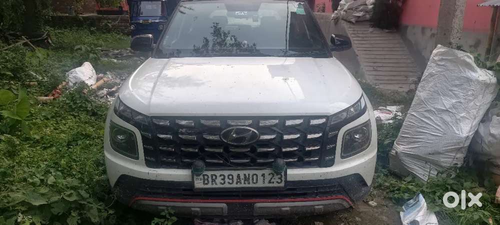 Hyundai Venue 2023 Petrol Well Maintained