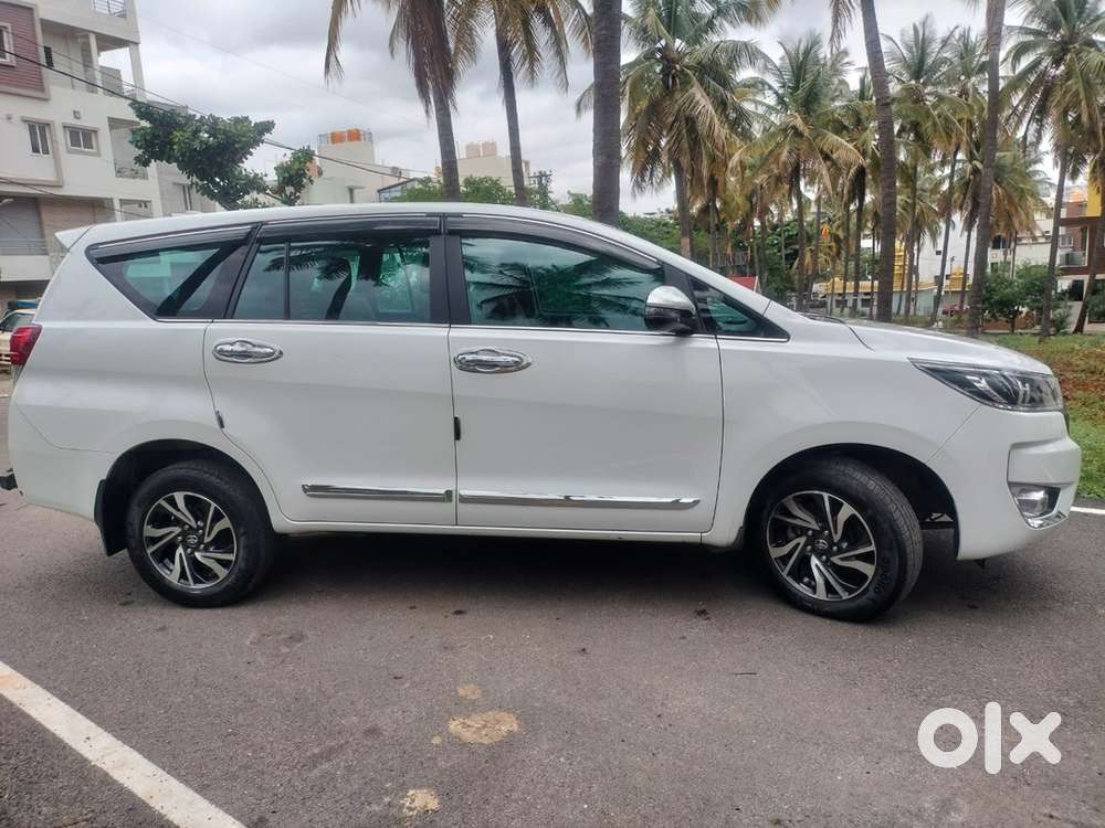 Toyota Innova Crysta 2023 Diesel 42589 Km Driven