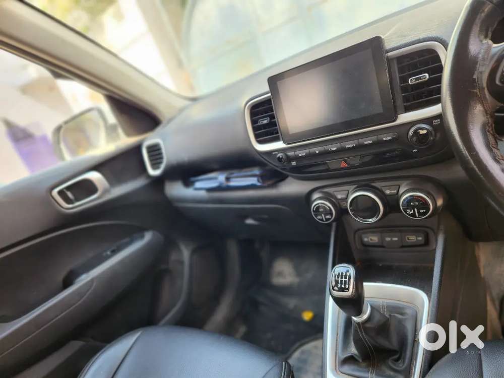 Hyundai Venue 2022 Petrol Well Maintained