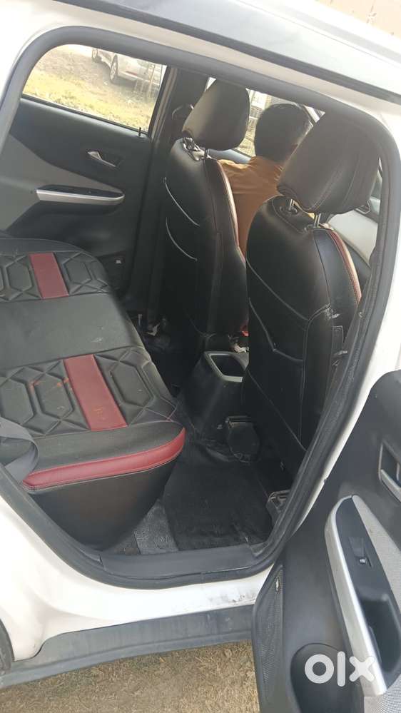 Nissan Magnite 1.0 Xv Premium, 2022, Petrol