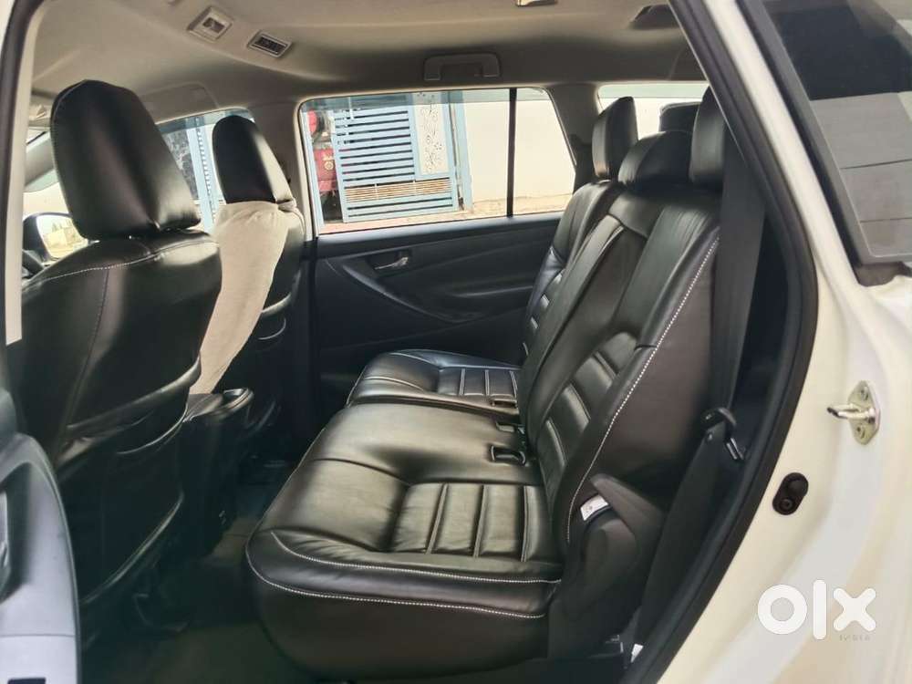 Toyota Innova Crysta 2025