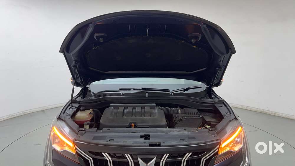 Mahindra Xuv700 2.0 Ax 5 Petrol Mt 7 Str, 2022, Petrol