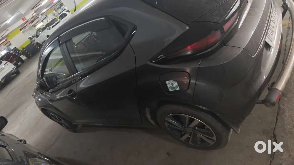 Tata Altroz Petrol 2023 Top End