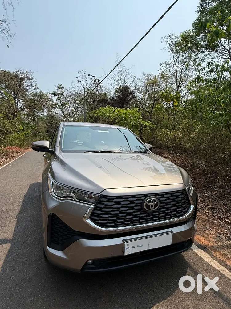 Toyota Innova Hycross