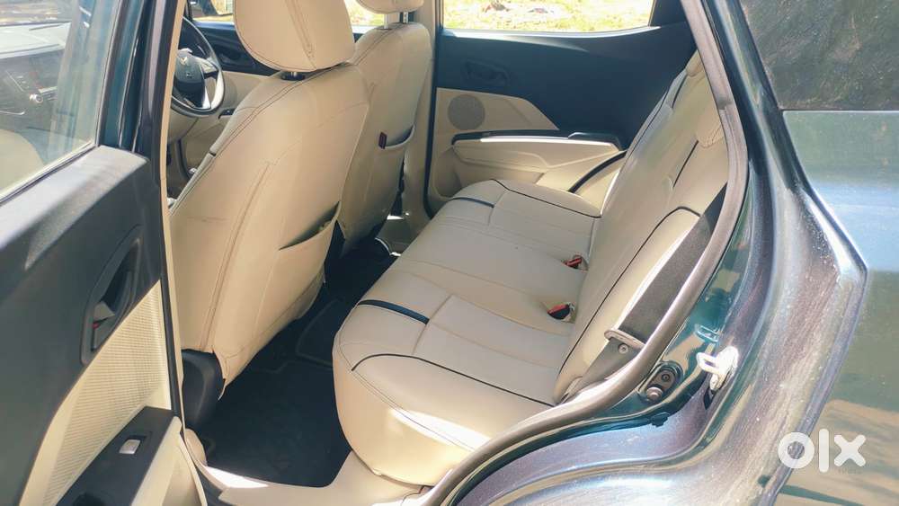 Mahindra Xuv300 W6 Amt Diesel, 2022, Diesel