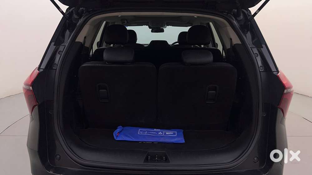 Mahindra Xuv700 2.0 Ax 7 Petrol At Luxury Pack Str, 2025, Petrol