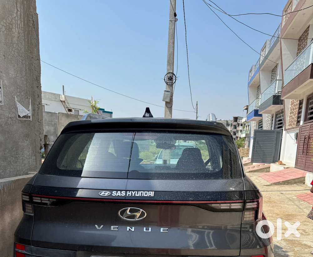 Hyundai Venue Petrol 2024