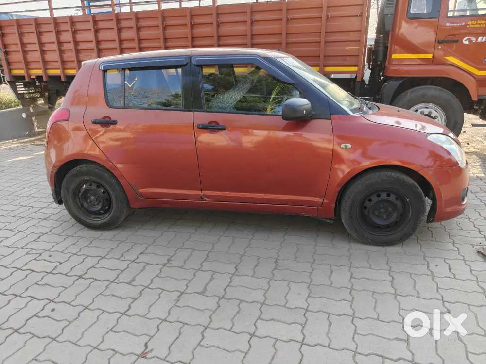 Maruti Suzuki Swift 2009 Petrol 123000 Km Driven