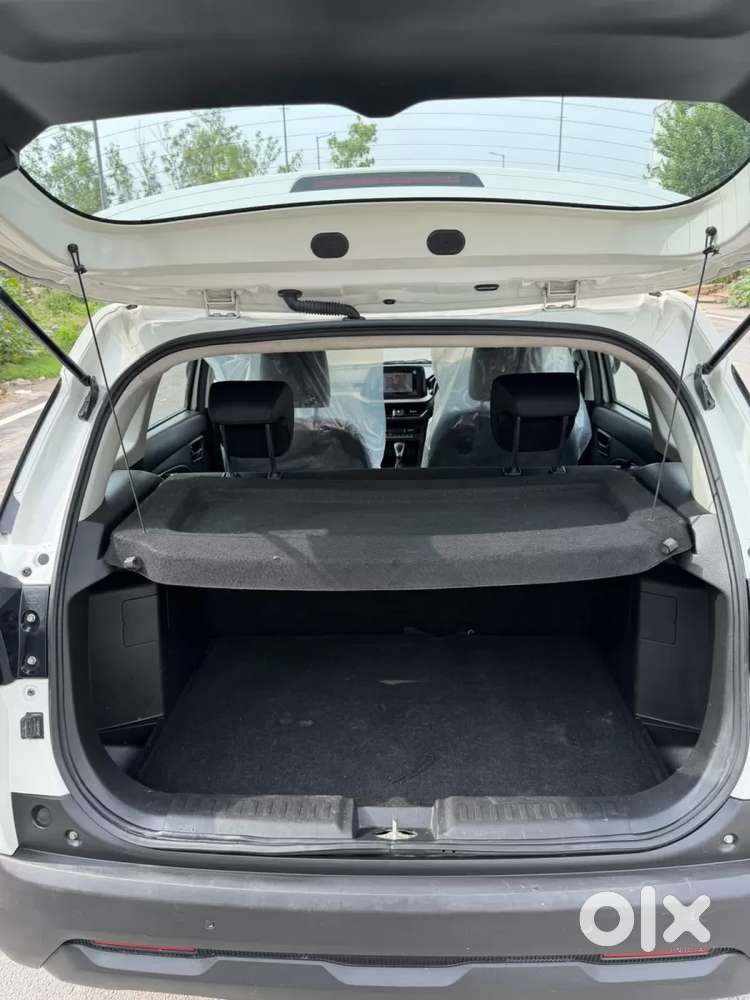 Maruti Suzuki Brezza Vxi At, 2024, Petrol