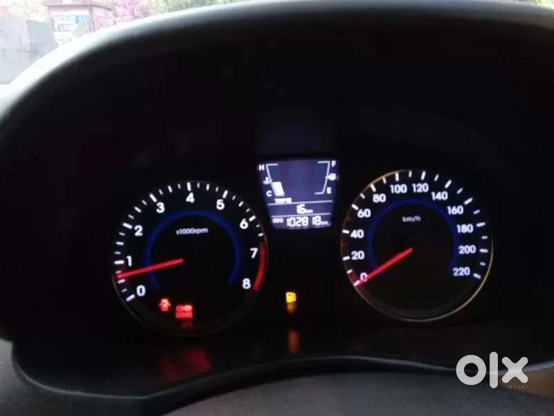 Hyundai Verna Fluidic 1.6 Vtvt Sx, 2015, Petrol