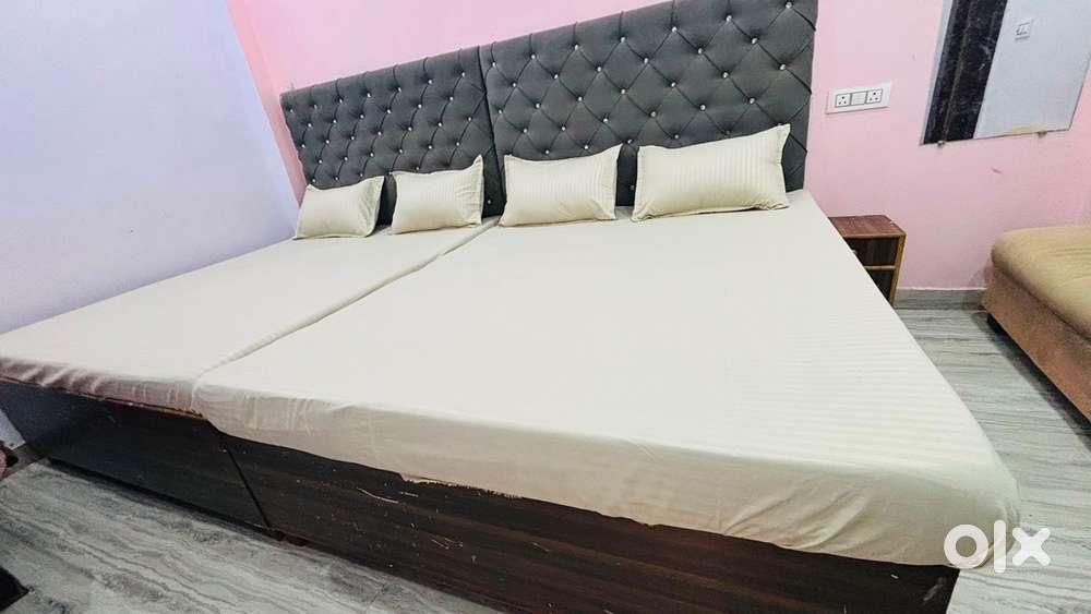 Cream colour double Bedsheet with 2 pillow and also cover