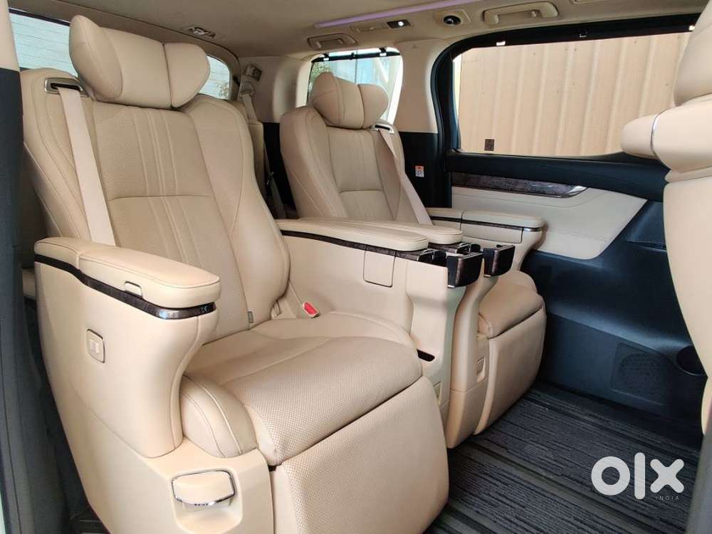Toyota Vellfire 2.5 Executive Lounge, 2022, Petrol