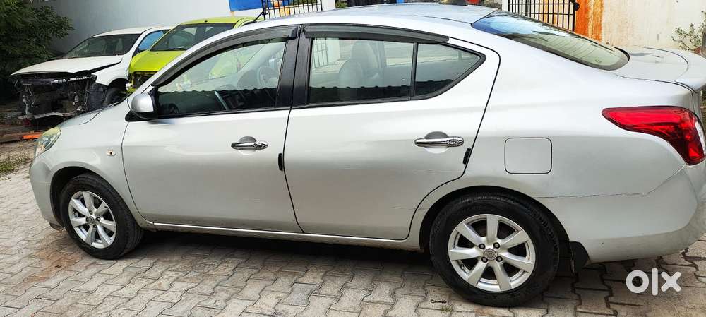 Nissan Sunny, 2012, Petrol