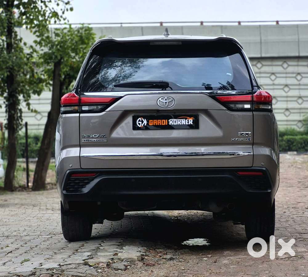 Toyota Innova Hycross