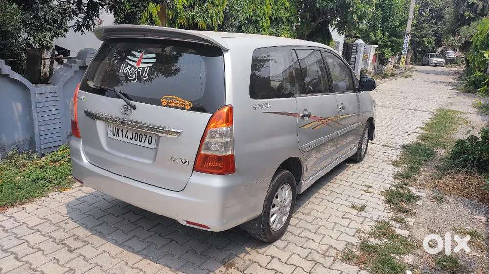 Toyota Innova 2012