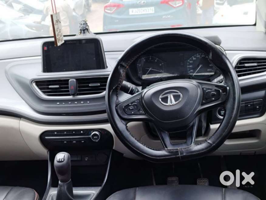 Tata Altroz 1.2 Xt, 2022, Petrol