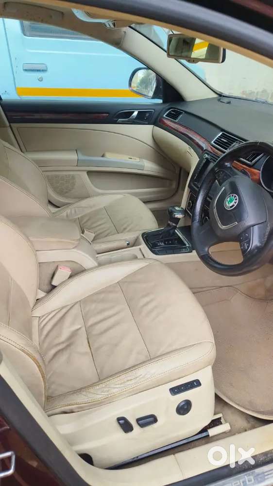 Skoda Superb 2010 Petrol 85000 Km Driven